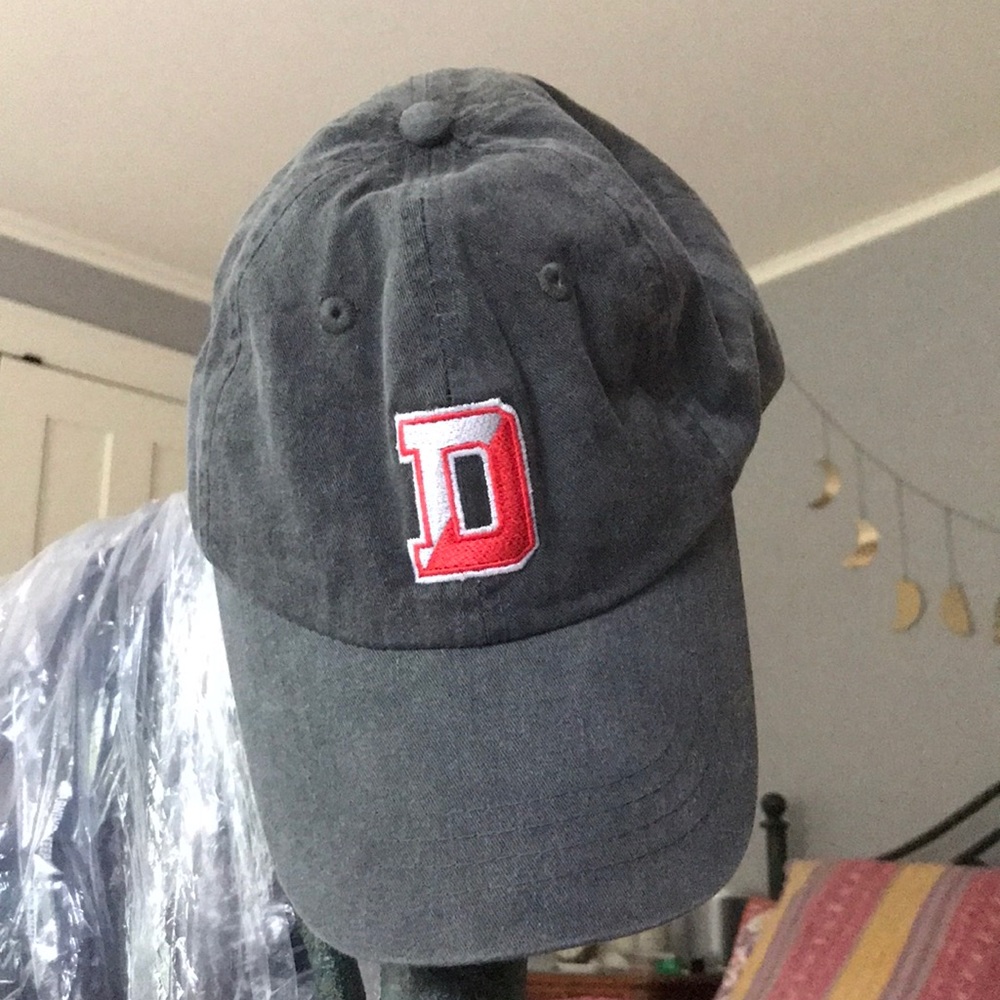 Dickinson hat